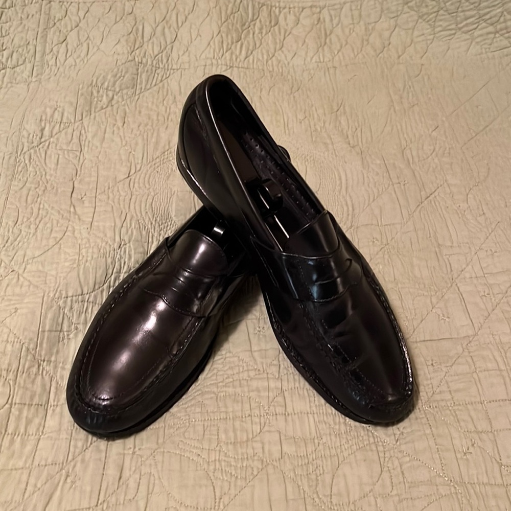 These BURGUNDY COLE HAAN ARE SO CLOSE TO BEING NEW, that who gets these ARE SET!